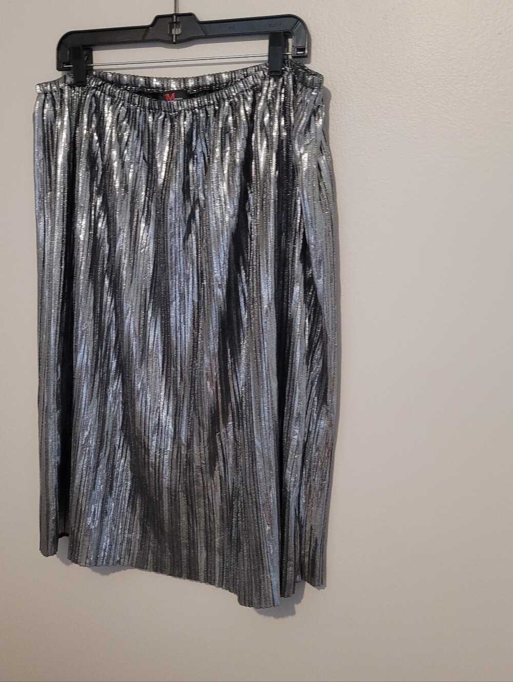 Pleated Metallic Elastic Waist Midi Skirt - Picture 2 of 6